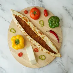 فطيرة محمرة بالموزاريلا